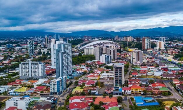 Por qué cada vez más latinoamericanos eligen mudarse a Costa Rica