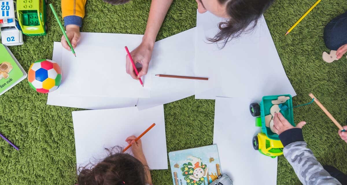 El papel de los docentes en la implementación y  el mantenimiento de los temas del aula preescolar