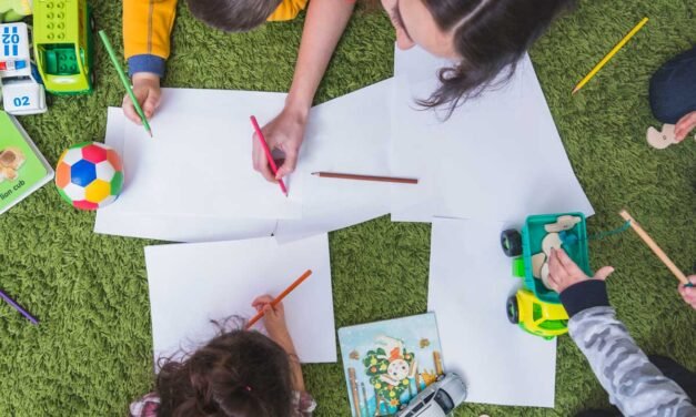 El papel de los docentes en la implementación y  el mantenimiento de los temas del aula preescolar
